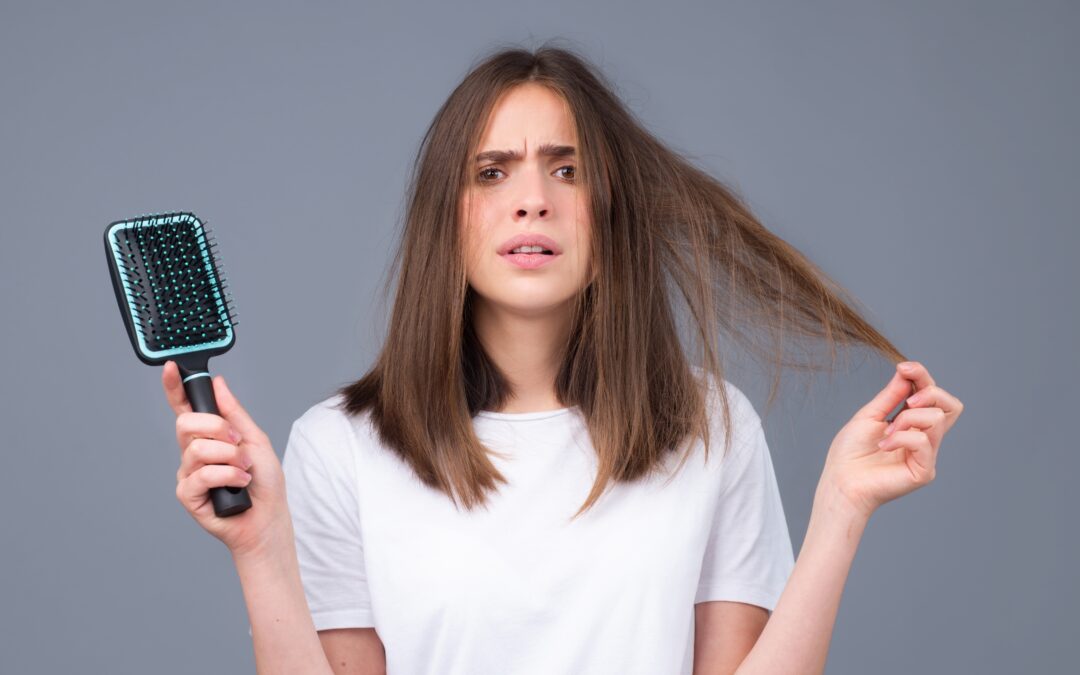Cómo prevenir la caída del cabello y fortalecer las uñas